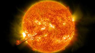 Hallan una estrella que oculta en sus pulsaciones fulguraciones millones de veces más fuertes que las del Sol