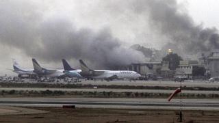 Los detalles del feroz ataque taliban al aeropuerto de Pakistán