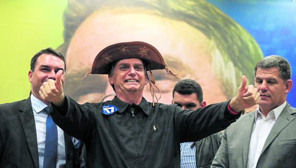 Bolsonaro empezó su campaña con anticipación, pese a que en Brasil los políticos tradicionalmente prefieren hacerlo después del Mundial de Fútbol. Además, el ultraderechista utilizó mucho las redes sociales. (EFE)