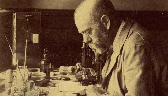 El científico Robert Koch, quien descubrió la bacteria de la tuberculosis en 1887.