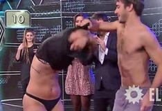 Profesora argentina es despedida por desnudarse y besar a desconocido en TV | VIDEO