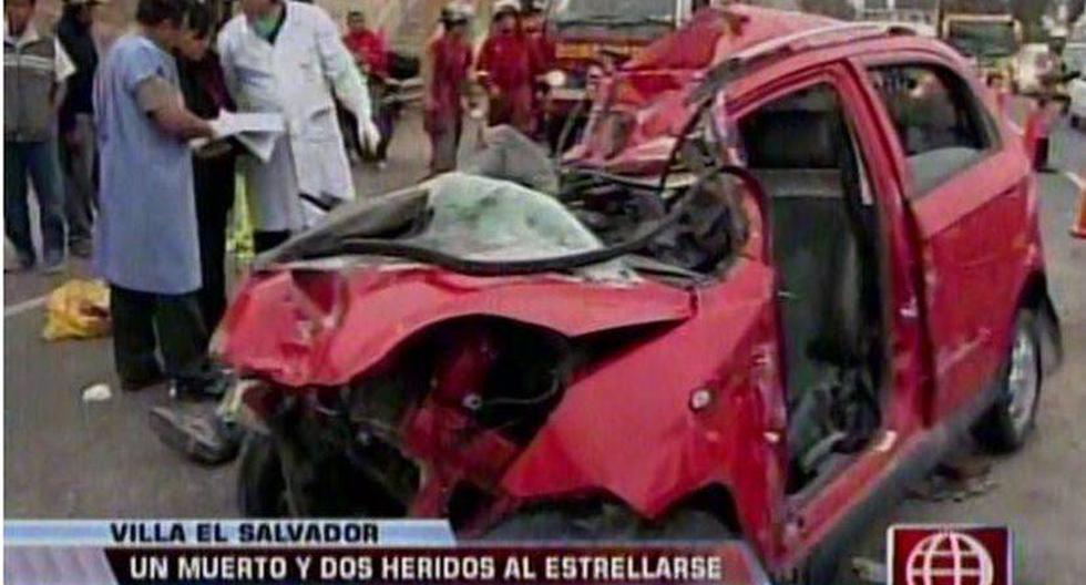 Un choque en la Panamericana Sur dej&oacute; un muerto y dos heridos el viernes. (Captura: Am&eacute;rica TV)