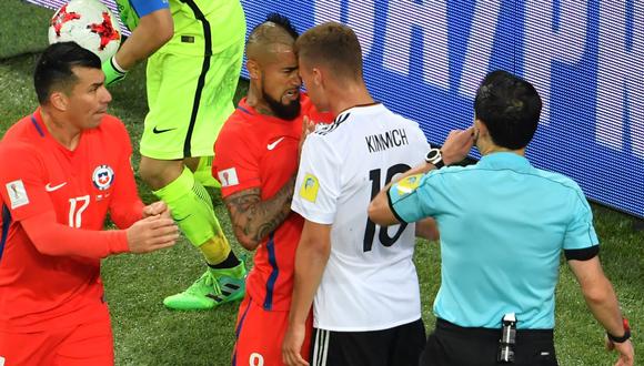 Vidal y Kimmich, compañeros en el Bayern, protagonizaron empujones en final. (Foto: AFP)