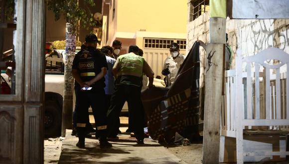 La mujer fue degollada en plena avenida de Villa El Salvador. Testigos indicaron que minutos antes la víctima había discutido con el asesino. (Foto: César Grados / @photo.gec)