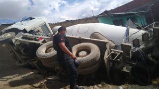 Junín: camión se despistó y volcó en una vivienda de Huancayo