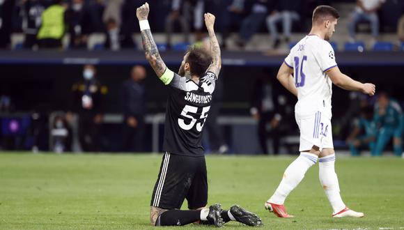 Gustavo Dulanto celebrando la histórica victoria del Sheriff Tiraspol ante Real Madrid en el Santiago Bernabéu.