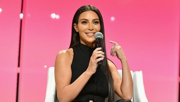 Kim Kardashian además de ser una estrella del espectáculo, es una en los negocios al tener exitosas marcas como KKW Beauty y SKims.
