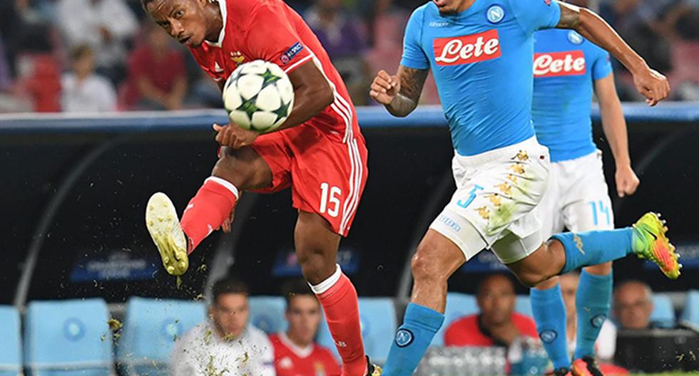 André Carrillo fue titular por primera vez con el Benfica en la Champions League. Sin embargo, el resultado no fue el esperado al caer 4-2 ante Napoli en Italia. (Foto: EFE)