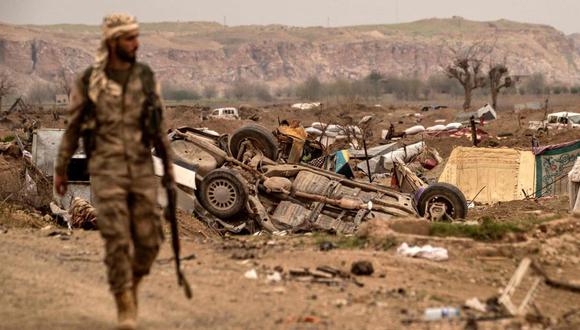 El grupo terrorista Estado Islámico reivindicó el ataque perpetrado en Manbij, al norte de Siria, en el que murieron siete combatientes de la alianza kurdoárabe. (AFP)