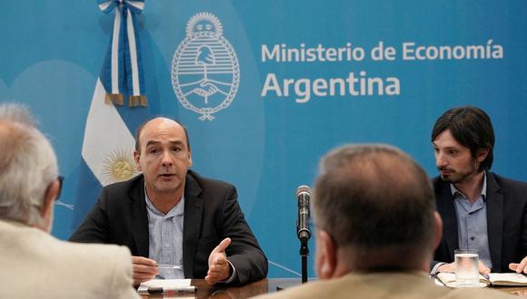 El ministro de Economía de Argentina, Eduardo Setti (I). (Foto de Twitter @EduardoSettiOk)