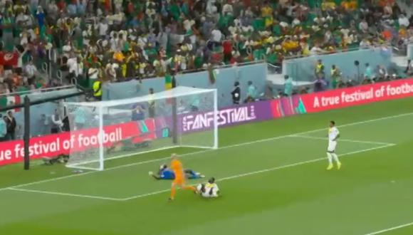 Davy Klaassen aprovechó un rebote del portero senegalés y así, anotó el 2-0 de Países Bajos. Foto: Captura de pantalla de DIRECTV Sports.