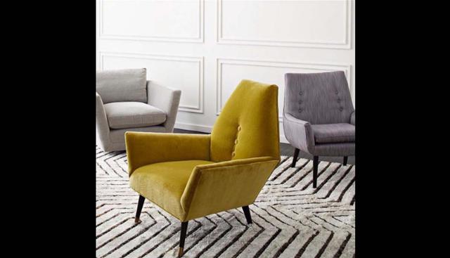 Sofás de terciopelo. Estos elementos le otorgan calidez al ambiente y añaden atractivo visual. (Foto: Instagram/ @jonathanadler)