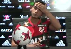 Miguel Trauco tuvo divertido incidente en su presentación con Flamengo