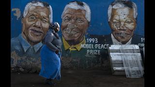 FOTOS: Nelson Mandela cumplió un mes hospitalizado y toda Sudáfrica reza por su salud