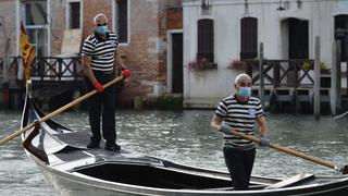 Regresan las góndolas a Venecia pese a la ausencia de turistas por el coronavirus | FOTOS