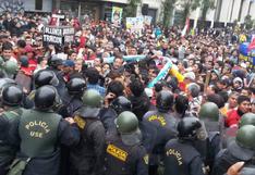 Diez detenidos durante violentas protestas en el Cercado de Lima