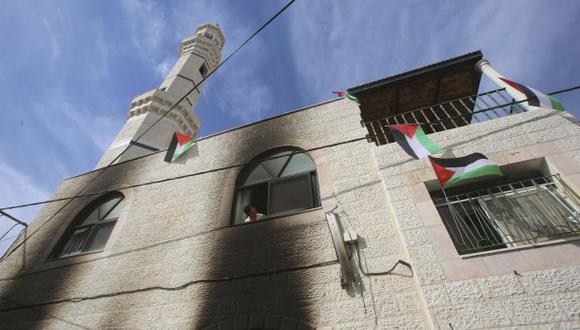 Colonos israelíes quemaron una mezquita en Cisjordania