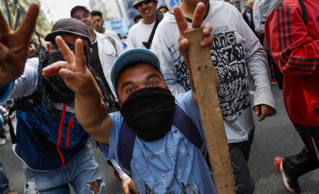 Paro general en Argentina: miles marchan contra el "ajuste" de Mauricio Macri. (EFE).