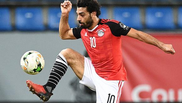 Mohamed Salah sufrió una fuerte lesión en el hombro en la final de la Champions League. La gravedad de la misma hacía creer que se perdería Rusia 2018, pero el crack egipcio se ve en certamen. (Foto: AP)