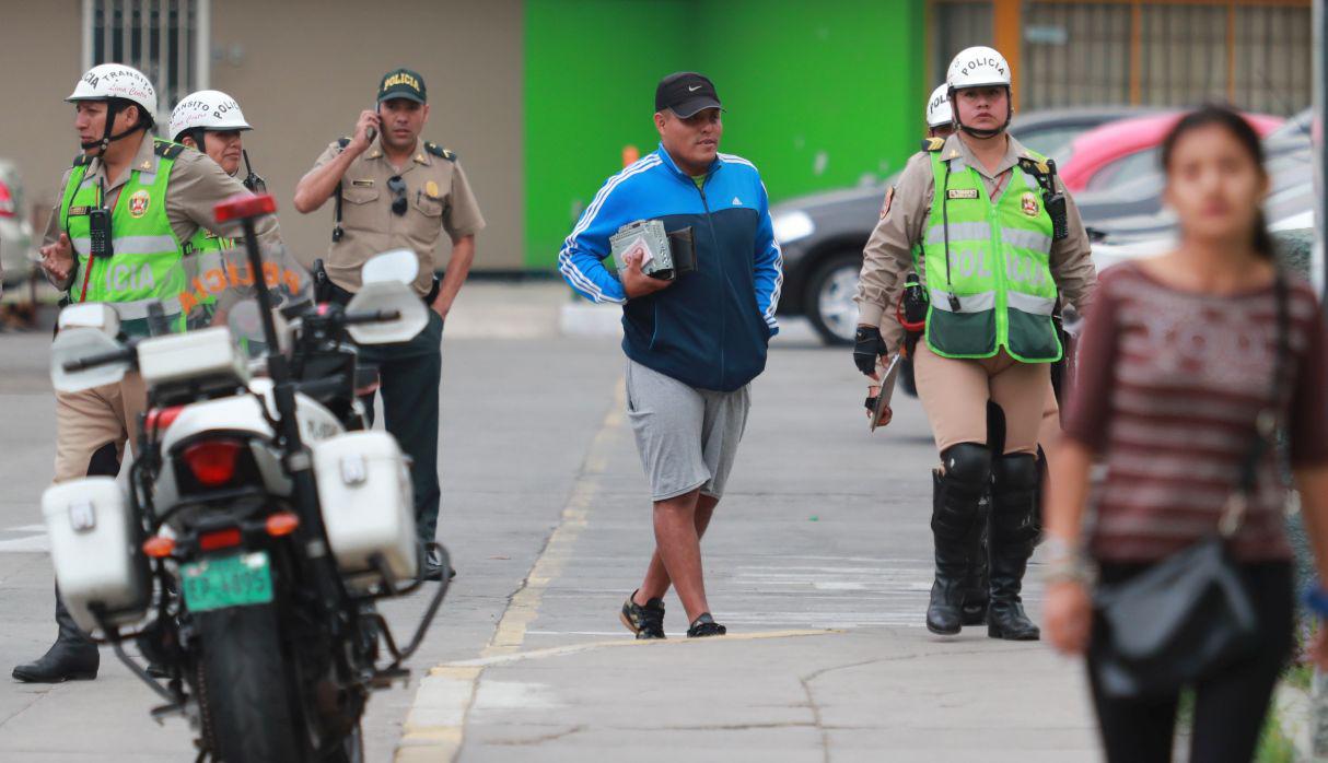 Papeletas,Víctor Alfonso Valladares Aguilar,Brevete,Policía Nacional del Perú