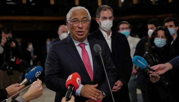 Antonio Costa, primer ministro de Portugal y secretario general del Partido Socialista, habla con miembros de la prensa en el Hotel Altis Lisboa, luego de las elecciones legislativas en Lisboa, Portugal. (Foto: José Sarmento Matos/Bloomberg).