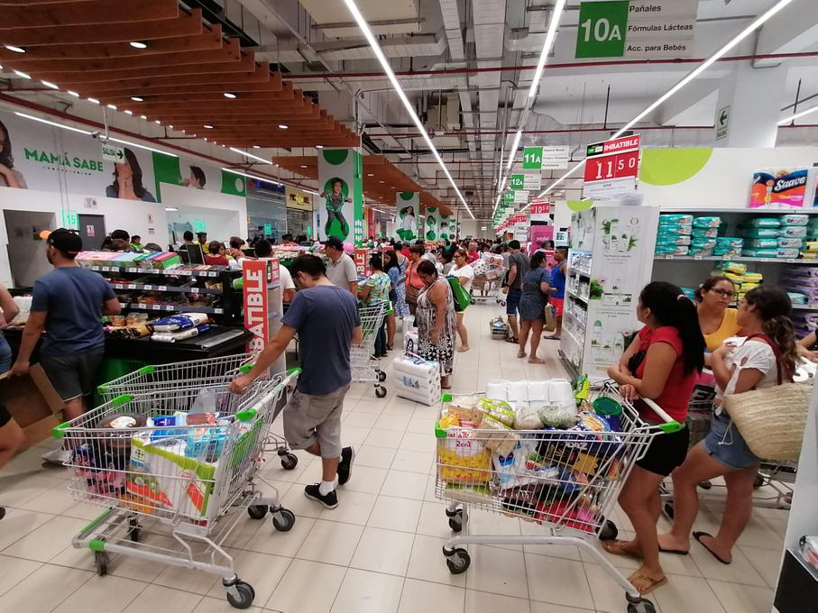 Supermercados abarrotados previo al anuncio de estado de emergencia por coronavirus.