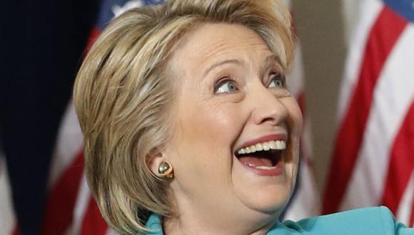 Clinton se ríe de las bromas de conductor de TV sobre su salud
