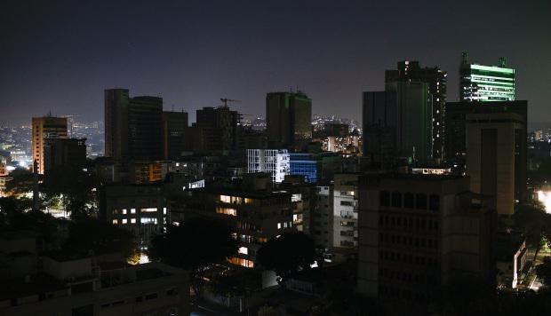 Vista de Caracas el 10 de marzo de 2019, durante el tercer día de un apagón masivo que dejó a la capital y gran parte del país sin comunicaciones, agua y electricidad. (Foto: AFP)