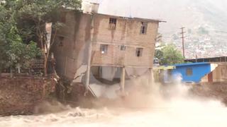 Chosica: impactantes imágenes del colapso de vivienda de tres pisos tras paso de huaico | VIDEO