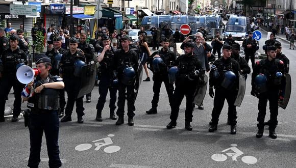 Los gendarmes móviles antidisturbios en Francia. (Foto de Bertrand GUAY / AFP)