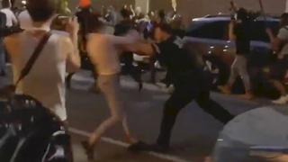 Policía de Nueva York que derribó violentamente a manifestante de 20 años será inculpado [VIDEO]