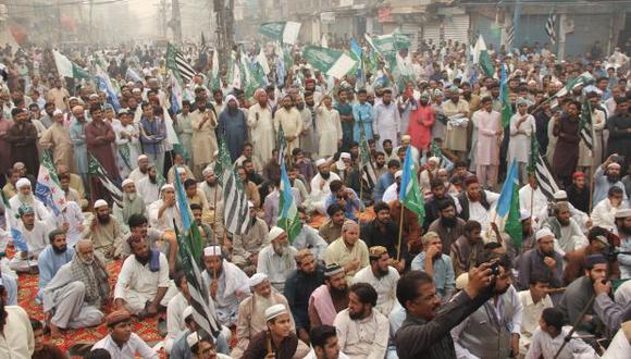 Grupos islamistas protestaron y cortaron hoy carreteras en Pakistán por segundo día consecutivo, en contra de la absolución de la cristiana Asia Bibi por el Tribunal Supremo. (Foto: EFE)