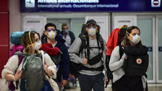 Argentina suspende todos los vuelos regulares con Brasil, Chile y México debido al aumento de coronavirus