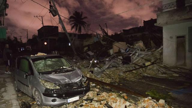 Oscuridad completa y destrucción: Cuba es devastada por un intenso tornado | FOTOS. (AFP)
