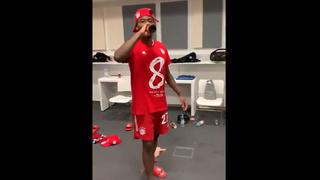 Con cerveza en mano: el baile de David Alaba para festejar el nuevo campeonato del Bayern Munich