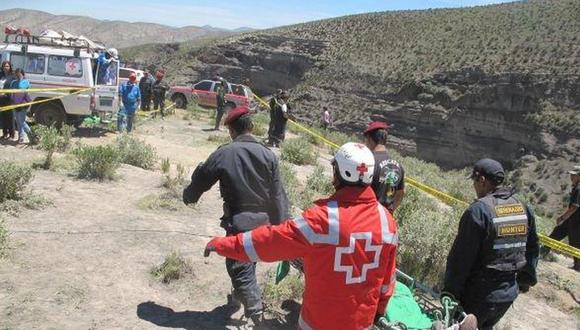 La camioneta en que se desplazaban seis ocupantes se descarrilló y cayó a un barranco de 800 metros de profundidad en el sector Manta Alta. (Foto: referencial)