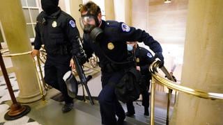 Policía desenfunda armas dentro del Congreso de EE.UU. para proteger a legisladores