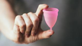 5 preguntas sobre el uso de la copa menstrual, la popular alternativa a los tampones y toallas