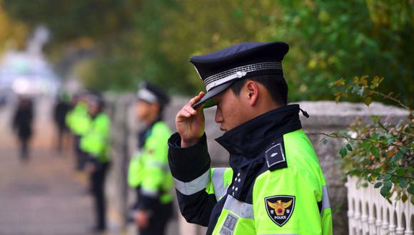 Imagen referencial. La policía surcoreana monta guardia en Seúl, Corea del Sur, el 8 de noviembre de 2017. (JUNG YEON-JE / AFP).