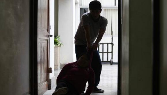 La víctima contó que es la primera vez que denuncia a su pareja, pese a que la ha atacado físicamente en otras ocasiones. (Foto: Referencial/Andina)