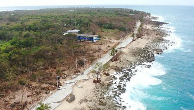 Imagen  captada desde un dron de una carretera dañada por el huracán Iota en San Andrés, Colombia. (Michael Arevalo / AFP)