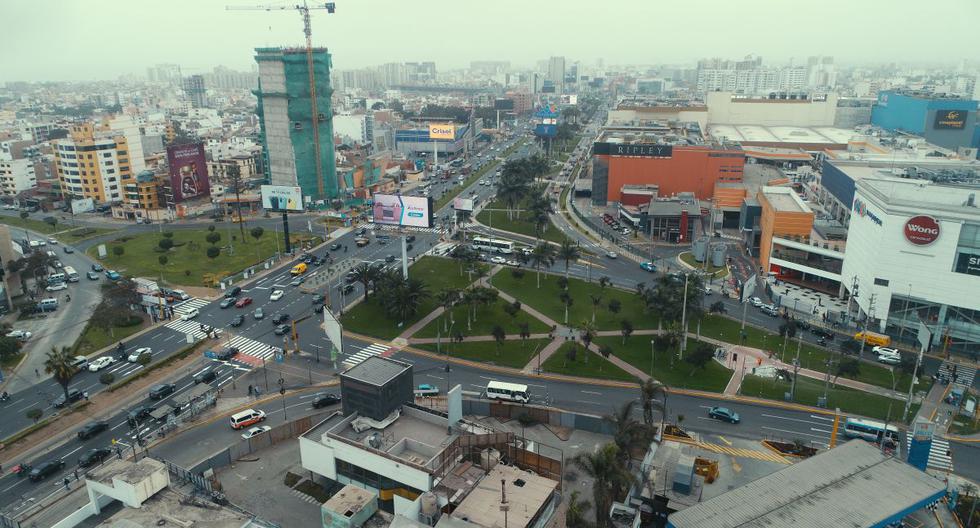 En junio del 2019, entre las 8 a.m. y las 9 a.m. (hora pico), por el cruce de las avenidas La Marina y Universitaria transitaban, en total, 8.712 vehículos. (Foto: Bryan Albornoz/GEC)