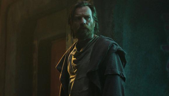 Obi Wan Kenobi (Ewan McGregor) es un jedi fugitivo con una misión: salvar a Leia Organa.