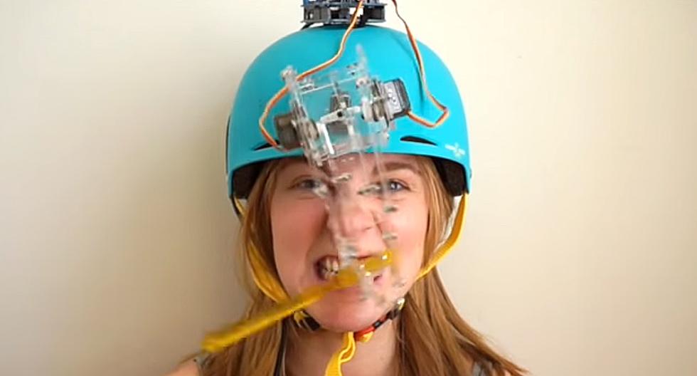 Simone Giertz es la inventora de cosas absurda, que vive en un bote y es toda una estrella en YouTube. (Foto: YouTube)
