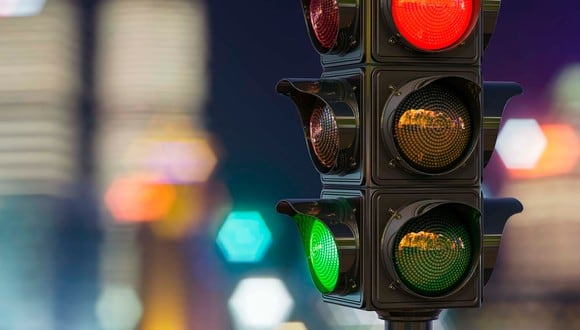 Conoce cómo debes pedir la instalación de un semáforo (Foto: iStock)