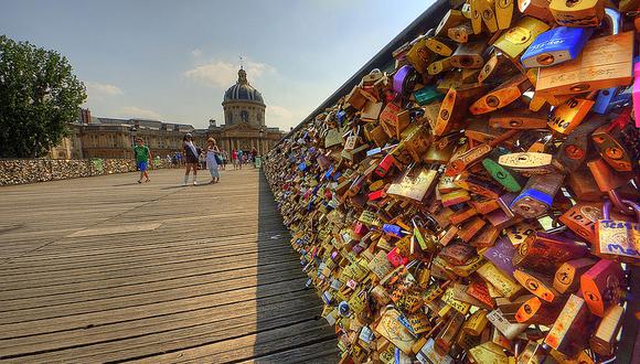 Los "candados del amor" que dañaron un puente en París
