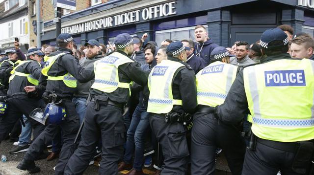 Hooligans fueron protagonistas en duelo de Tottenham en FA Cup - 4