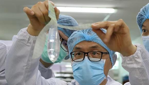 Inventor del preservativo unisex Wondaleaf, John Tang Ing Ching. (REUTERS)