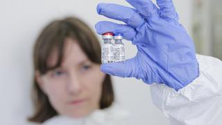 Últimos datos de la vacuna rusa contra el coronavirus causan “una gran impresión” en médicos de Estados Unidos 
