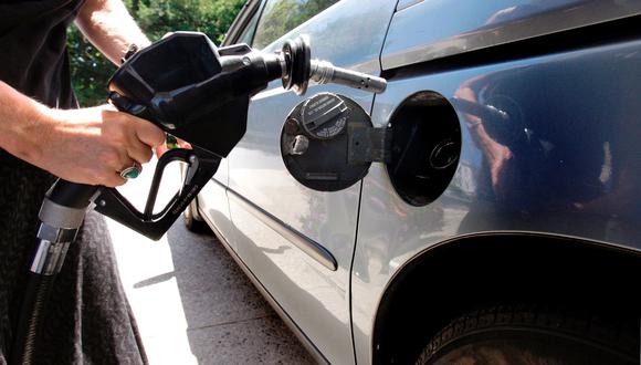 Los precios de los combustibles en Argentina aumentaron en promedio cerca de un 42% en 2019. (Foto: AP)